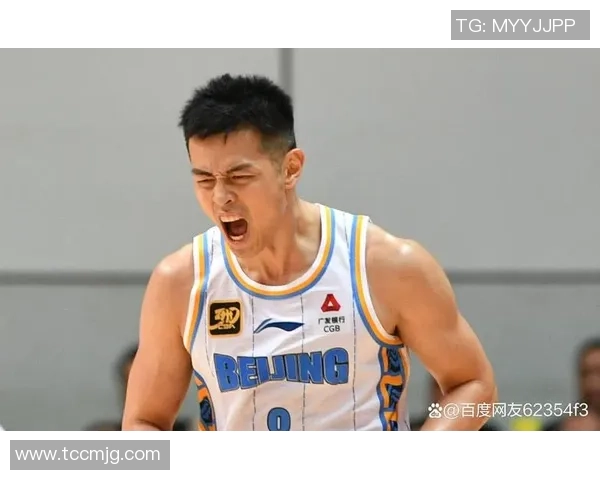 方硕在篮球赛场的崛起与挑战：从新星到领袖的成长之路